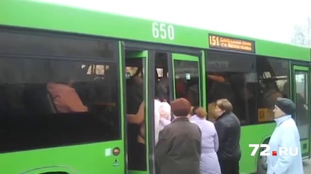 Дачники штурмуют автобус смотреть онлайн