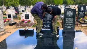 Грамотная установка гранитного памятника на века или как установить памятник чтобы не отклеился!