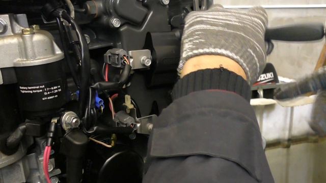 YAMAHA F50 смотреть онлайн