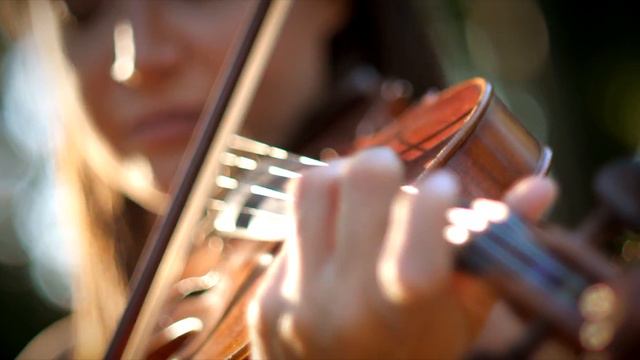 Lisa Agnelli - Thunderstruck (Violin cover) смотреть онлайн