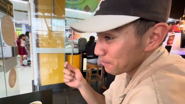 Probamos las hamburguesas de MrBeast / PIDIENDO LO MISMO QUE LA PERSONA DE ENFRENTE смотреть онлайн