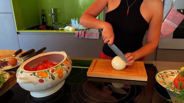 Сальмарэха (халодны суп) смотреть онлайн