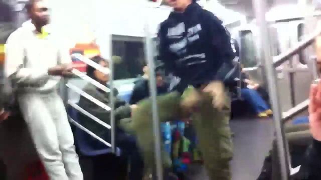 Танец в метро Нью Йорка смотреть онлайн
