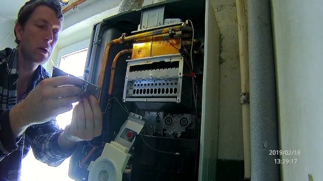 Rinnai 167 rmf Снятие и чистка горелки и теплообменника часть 2 смотреть онлайн