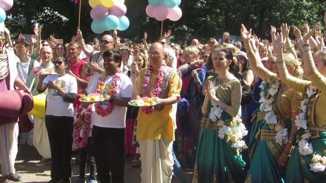 Hare Krishna: генконсул Индии в Санкт-Петербурге на фестивале «РАТХА ЯТРА» смотреть онлайн
