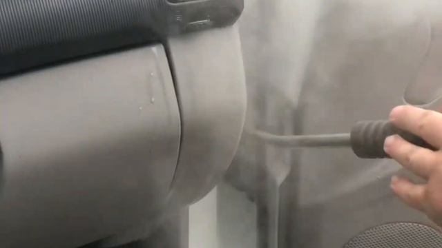 Очистка петель, замков и ограничителей двери автомобиля. смотреть онлайн