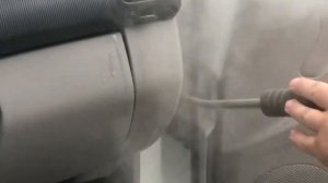 Очистка петель, замков и ограничителей двери автомобиля.