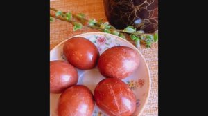 Пасхальные яйца без химии. Как покрасить яйца свеклой.  Проверяем один способ.