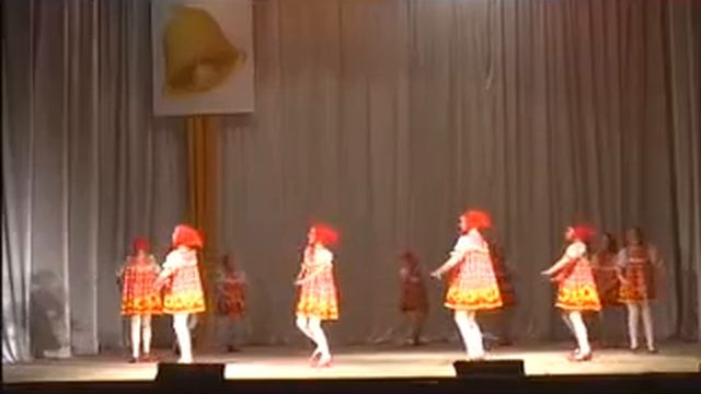 Матрёшечки.avi Ансамбль "Колокольчик" смотреть онлайн