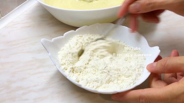 Остановиться невозможно,рука так и тянется за вторым кусочком. Кекс с лимоном на сгущённом молоке. смотреть онлайн