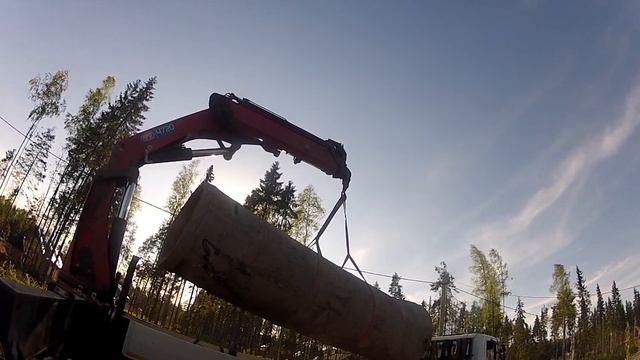 Разгрузка ж/б трубы краном-манипулятором HMF смотреть онлайн