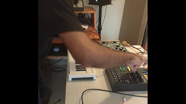Sharper | Elektron Digitakt + Doepfer Dark Energy + Dreadbox Erbus + Strymon BlueSky смотреть онлайн