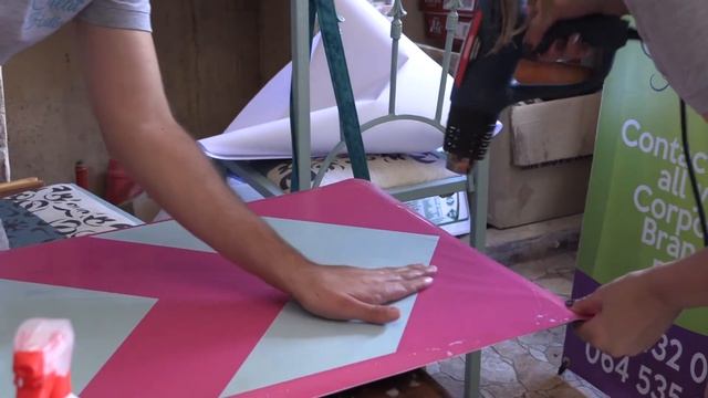 Full Cupboard Vinyl Wrapping with Large Format Printed Vinyl, Applied by Squeegee and Soapy Water смотреть онлайн