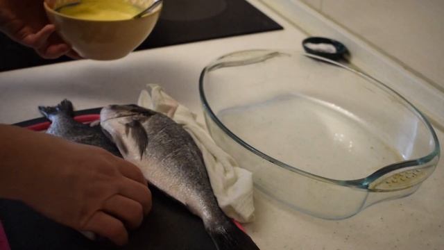 Запеченная рыба Дорадо с соусом из йогурта / «Дорадо» в духовке смотреть онлайн