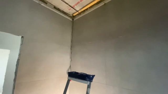 Натяжной VS керамогранит в ванной Простой вариант крепления Сдвоенные точечные смотреть онлайн