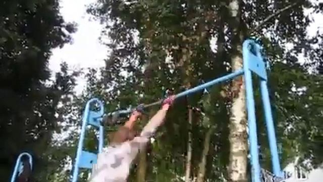 Парень восхищается турникменом смотреть онлайн