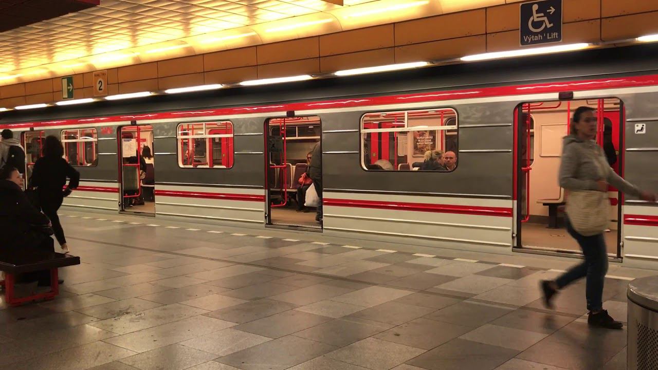 Поезд метро в Праге смотреть онлайн