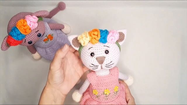 Кошечки-сестрички (видеообзор) Вязание крючком Kitties-sisters A pattern preview смотреть онлайн