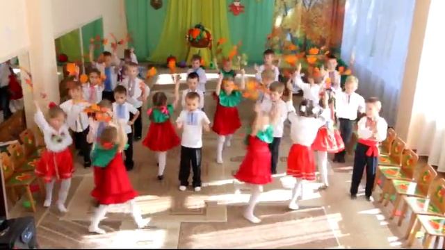 Вход с осенними листьями (старшая группа) смотреть онлайн