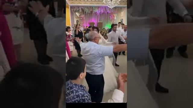 Трогательный танец невесты с отцом смотреть онлайн