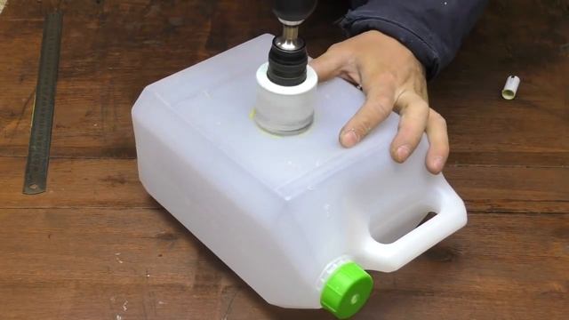 Идея из пластиковой канистры! Получилась классная катушка для кабеля! смотреть онлайн