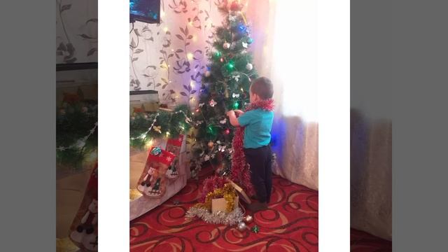 Новогодние традиции семей вуоспитанников группы "Утята" смотреть онлайн