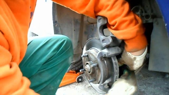 Замена передних колодок на Chevrolet lacetti смотреть онлайн