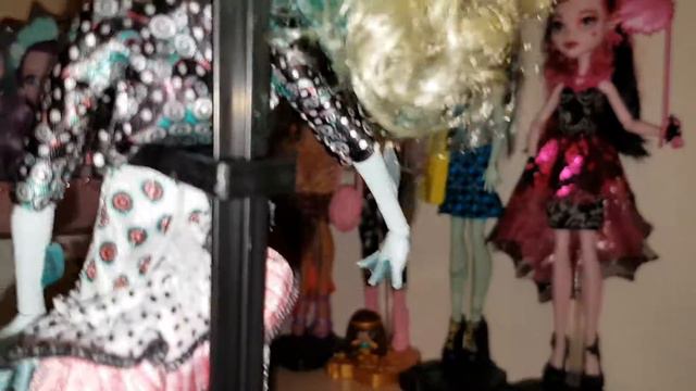 Monster High Monster Exchange Lagoona Blue Review.