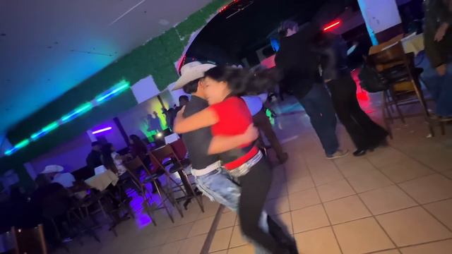 Erika Baila con Junior en Arboledas con permiso de Alejandra #erika lachaparritabailadora смотреть онлайн