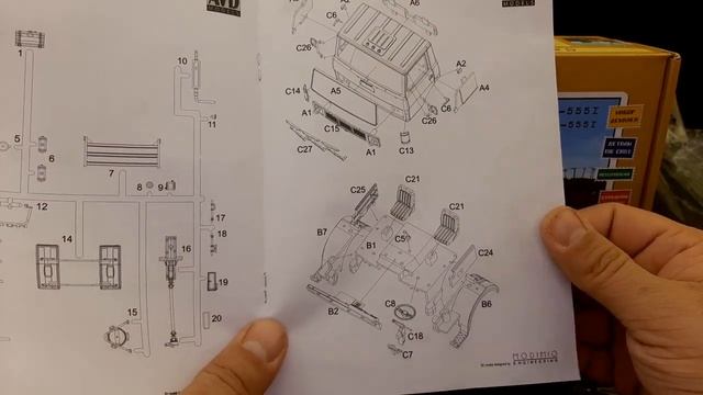 МАЗ-5551 с ранним вариантом кабины. Обзор сборной модели / MAZ-5551. Overview of the model kit смотреть онлайн