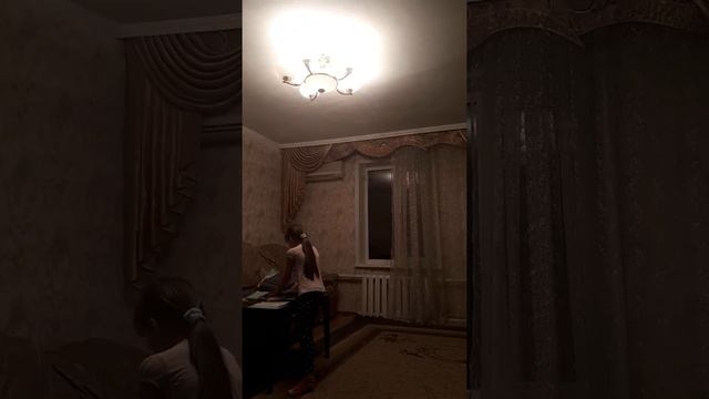 Вот так мы делаем уроки :))) скрытая камера очень смешное видео.САБИНА 7 ЛЕТ смотреть онлайн