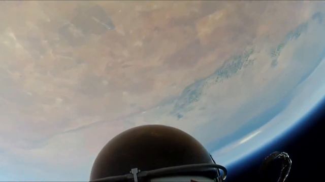 прыжок человека из стратосферы..) смотреть онлайн