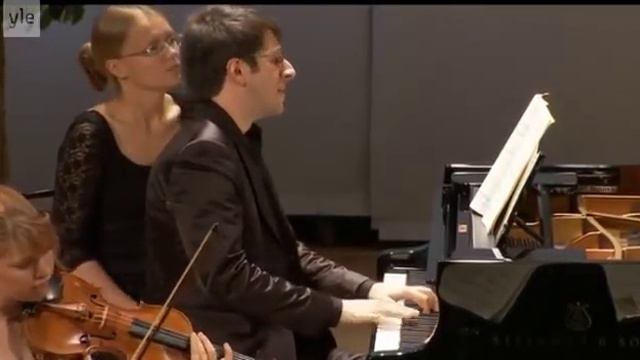 Oskar Jezior plays Mozart Piano Quartet E-flat Major K. 493 смотреть онлайн