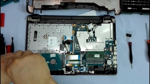 SMONTARE Notebook HP 255 G6, APU AMD E2 9000e part. 2/2 смотреть онлайн