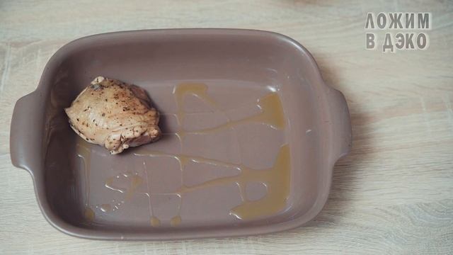 ПОТРЯСАЮЩЕЕ БЛЮДО ОБЕД И УЖИН! КУРИЦА КАПРЕЗЕ ЗАПЕЧЕННАЯ С СЫРОМ И ТОМАТАМИ.КУРИНЫЕ БЕДРА В ДУХОВКЕ смотреть онлайн