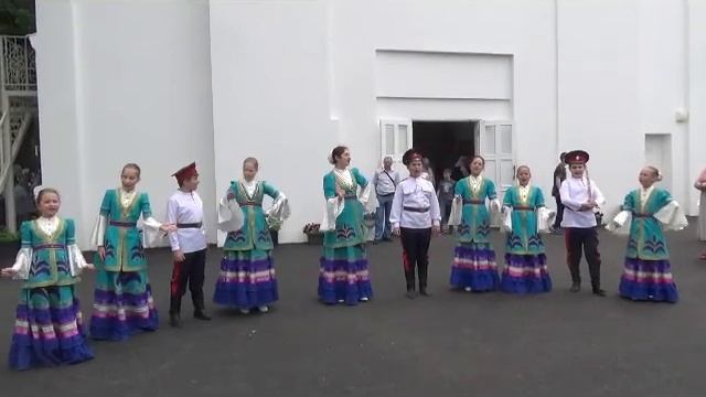 Донские родники Во саду дерево цветет смотреть онлайн
