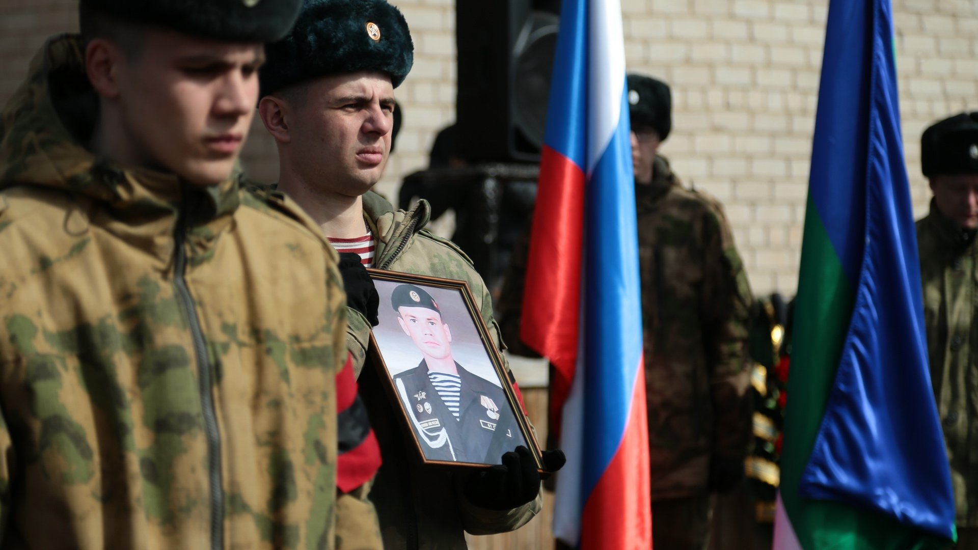 Владимир Уйба о прощании с Романом Рычковым, героически погибшим во время спецоперации на Украине смотреть онлайн
