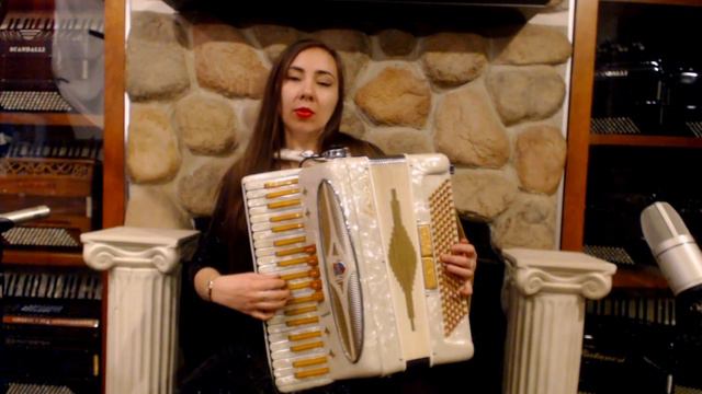 6163 - Golden Ivory Lemar Piano Accordion LMH 41 120 $999 смотреть онлайн