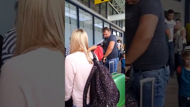 Departure queue in Corfu airport... смотреть онлайн