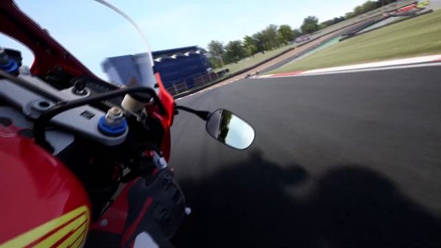Honda VTR1000 SP1 2001 Helmet Cam - Ride Race at Brands Hatch Indy смотреть онлайн