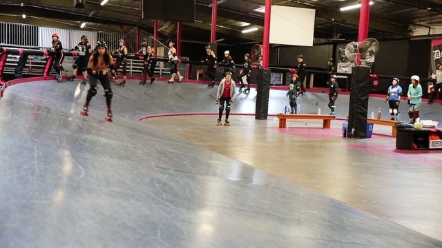 Women Try Roller Derby For 30 Days смотреть онлайн