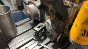 Запчасти в работе: Гильзовка блока двигателя Perkins 444T1 от экскаватора-погрузчика JCB 3CX