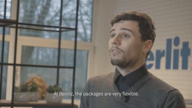 Nicolas, English instructor, explains the Berlitz Method смотреть онлайн
