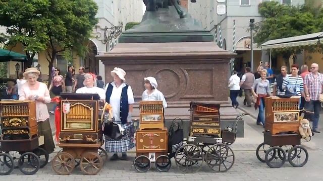 Berlin-Nikolaiviertel смотреть онлайн
