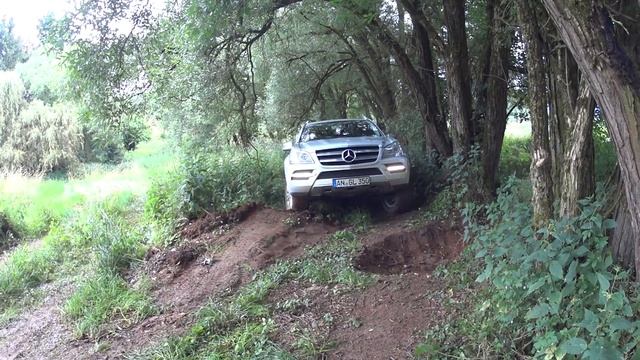 Mercedes GL 350 Offroad/ Allee 3 Kampf