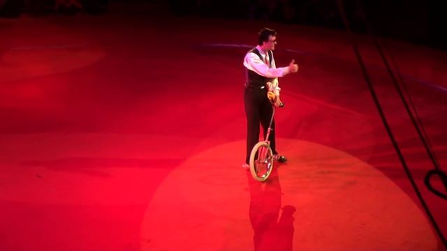 Circus. Masters cycling. Цирк. Мастера езды на велосипедах. смотреть онлайн