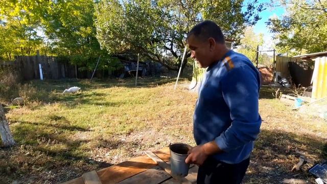 Как мы живём НА ОКРАИНЕ ДЕРЕВНИ В ХАЛУПЕ. Пока нас не ВЫГНАЛИ мастерим на чужой земле. смотреть онлайн