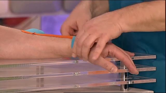 Тейпирование на канале ТВЦ. Субботин Ф.А. о терапевтическом тейпировании. смотреть онлайн