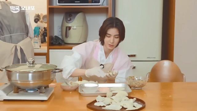 [Русская Озвучка Sumin]Лунный Новый Год 🥣 떡국 보내또 🚪Часть 1 - BOYNEXTDOOR смотреть онлайн