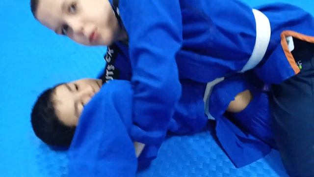 Узел плеча наружу Американа. смотреть онлайн